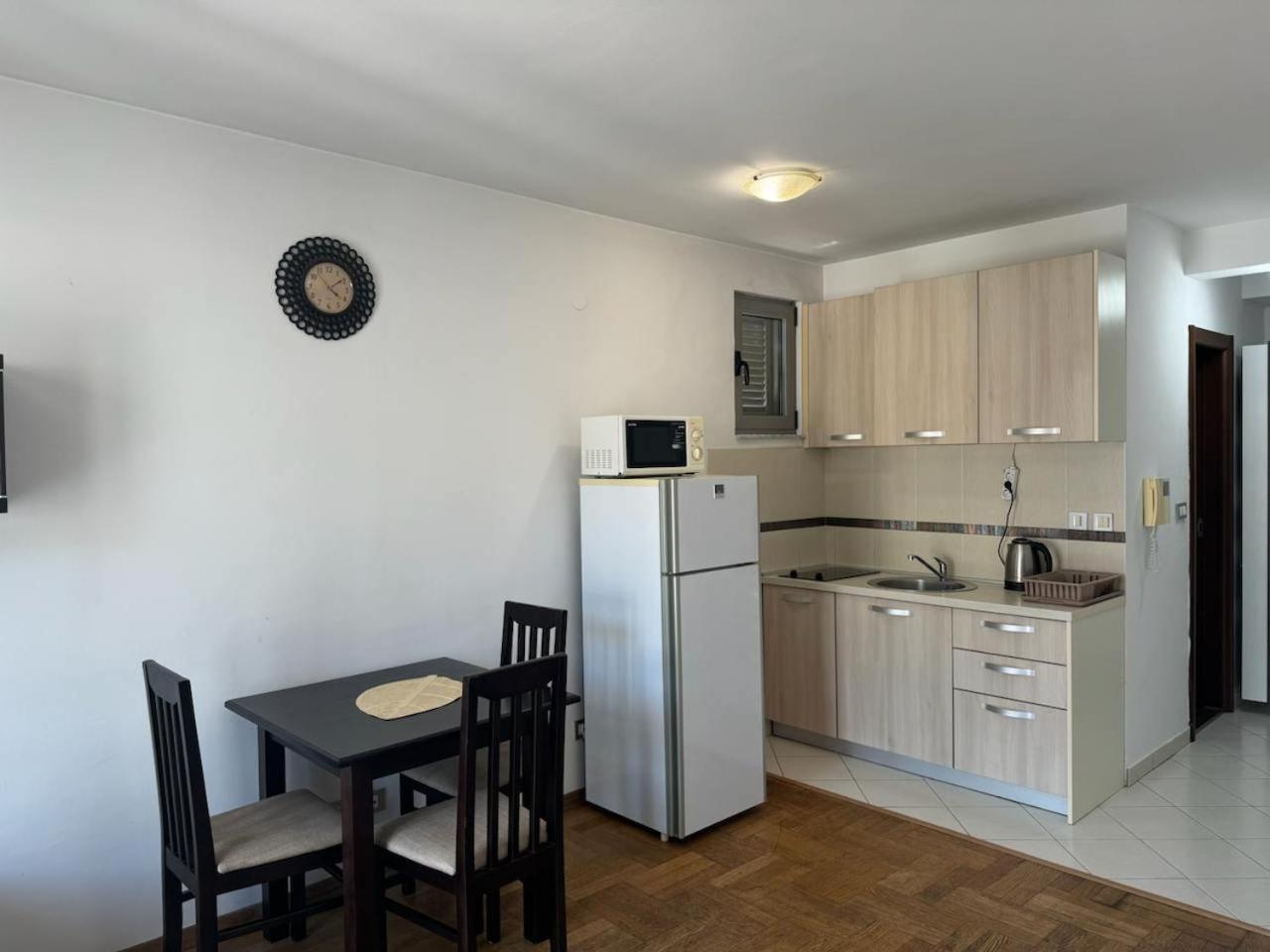 Apartments Montreal Budva Rum bild